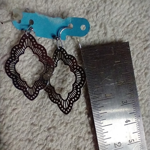 Silvertone dangle wire earrings thin metal - Picture 2 of 3